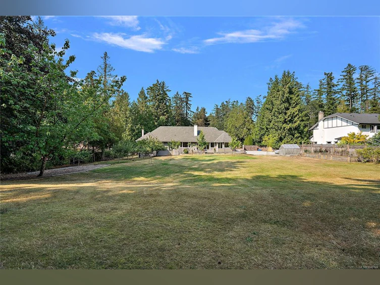 657 Cromarty Avenue, North Saanich, BC, V8L 5G6 - 60