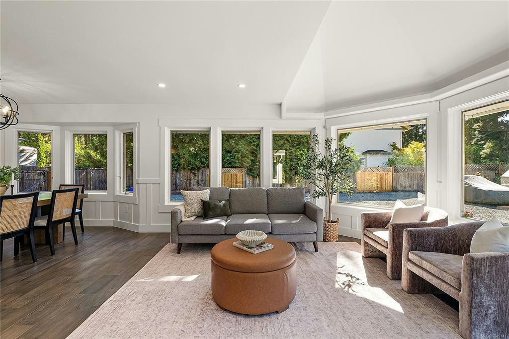 657 Cromarty Avenue, North Saanich, BC, V8L 5G6 - 8
