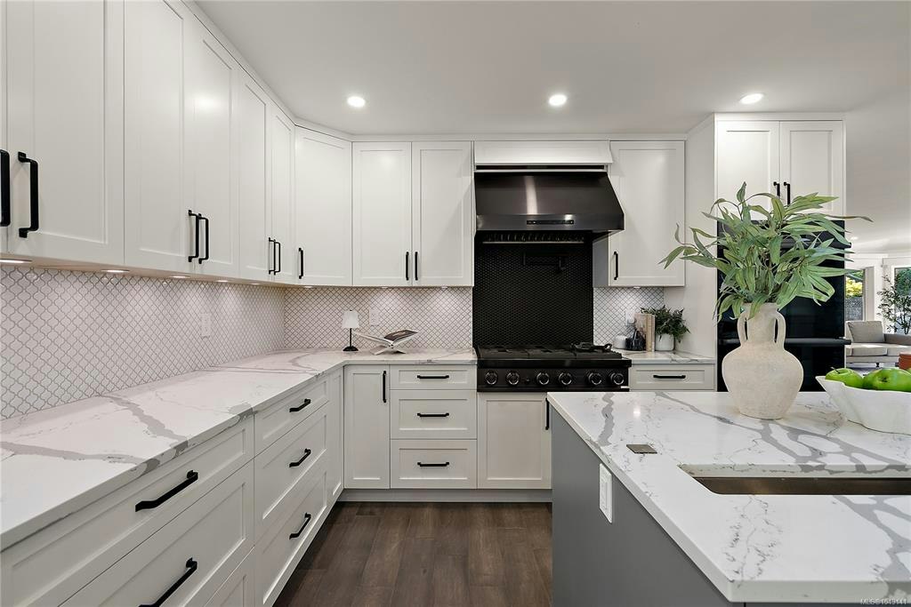 657 Cromarty Avenue, North Saanich, BC, V8L 5G6 - 13