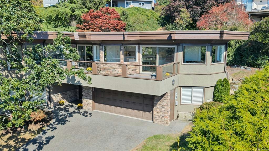 874 Kentwood Lane, Saanich, BC, V8Y 3C6