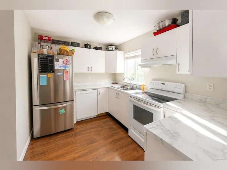 203-1908 Bowen Road, Nanaimo, BC, V9S 5S6 - 2