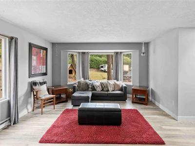 3271 Thain Road - 3