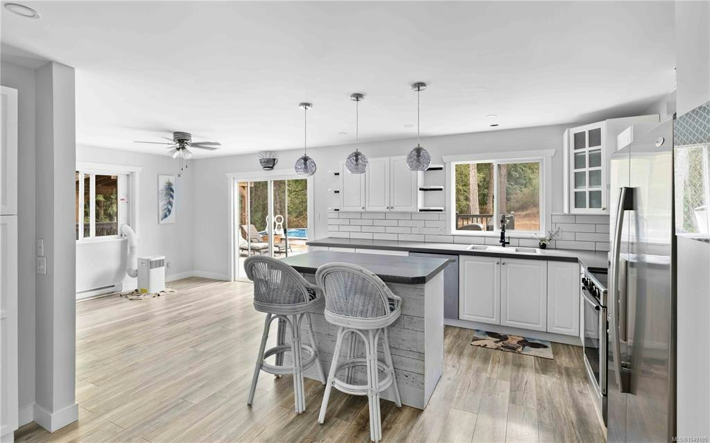3271 Thain Road - 5