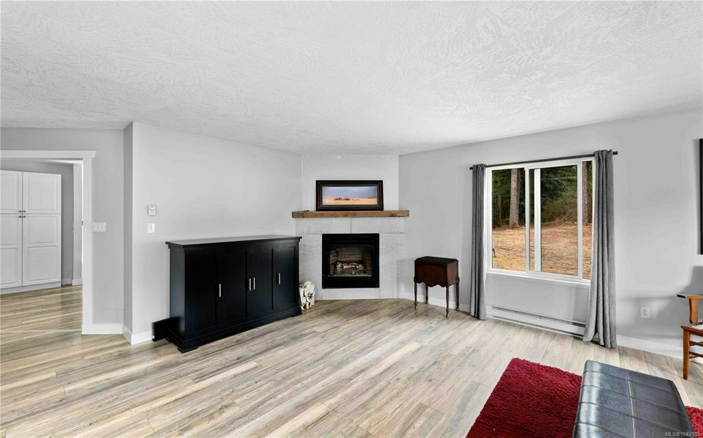 3271 Thain Road - 4
