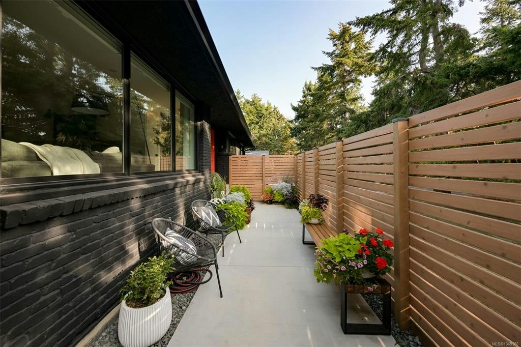 2860 Tudor Avenue - 3