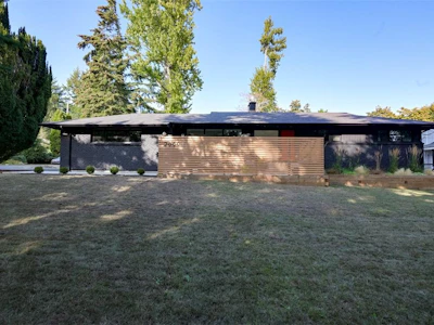 2860 Tudor Avenue - 2