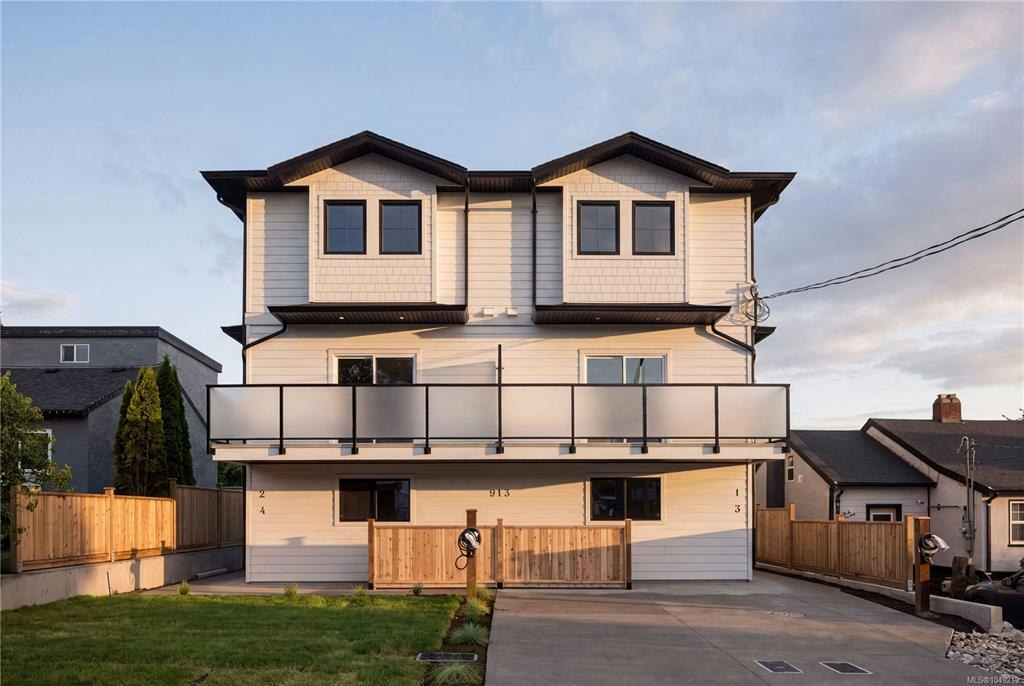 1-913 Dale Street, Saanich, BC, V8X 2V9