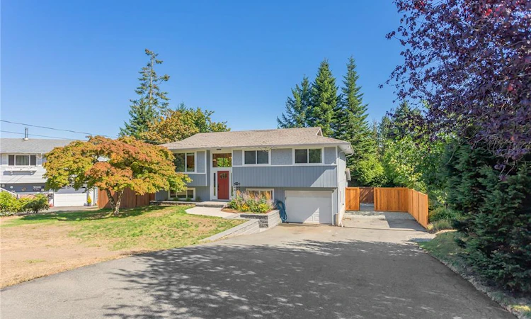 3260 Fairway Crescent