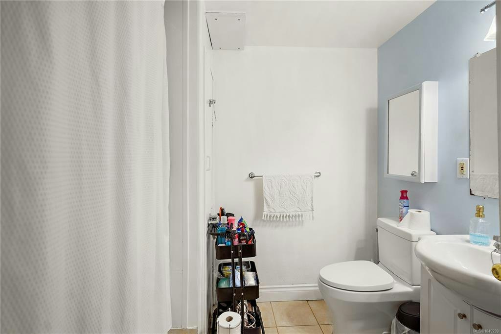 6864 East Saanich Road, Central Saanich, BC, V8Z 5Y9 - 45