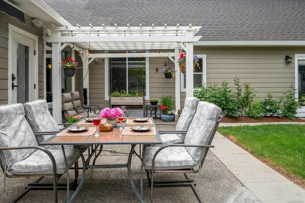 3936 Creekside Drive, Bowser/Deep Bay, BC, V0R 1G0 - 11