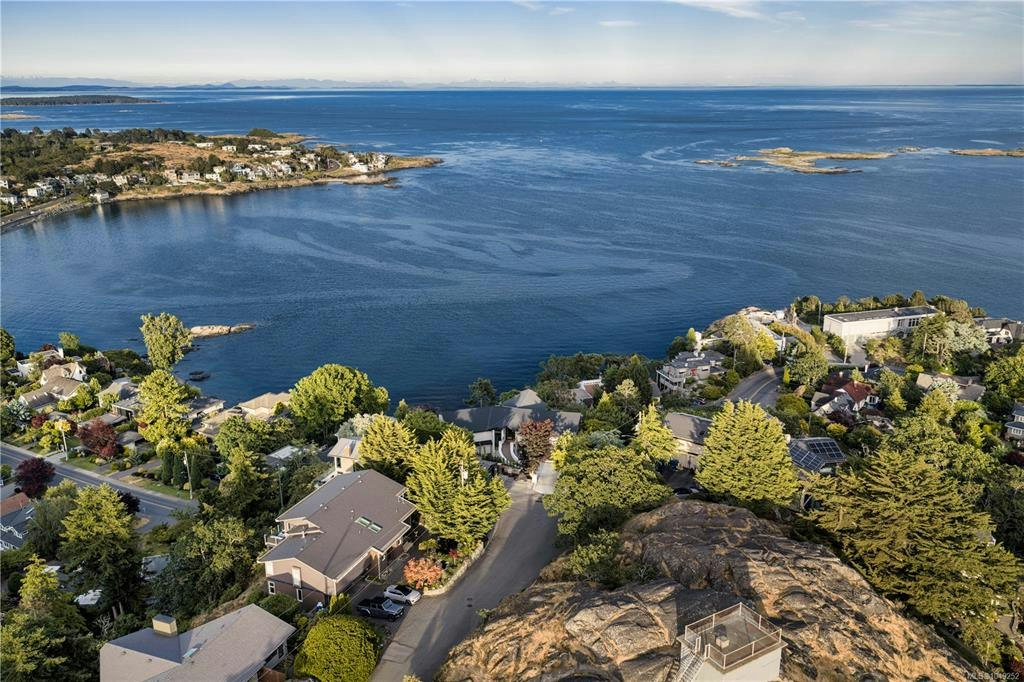 121 Denison Road, Oak Bay, BC, V8S 2K2