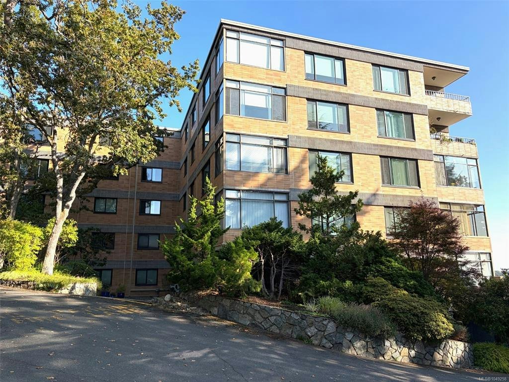 206-2920 Cook Street, Victoria, BC, V8T 3S7