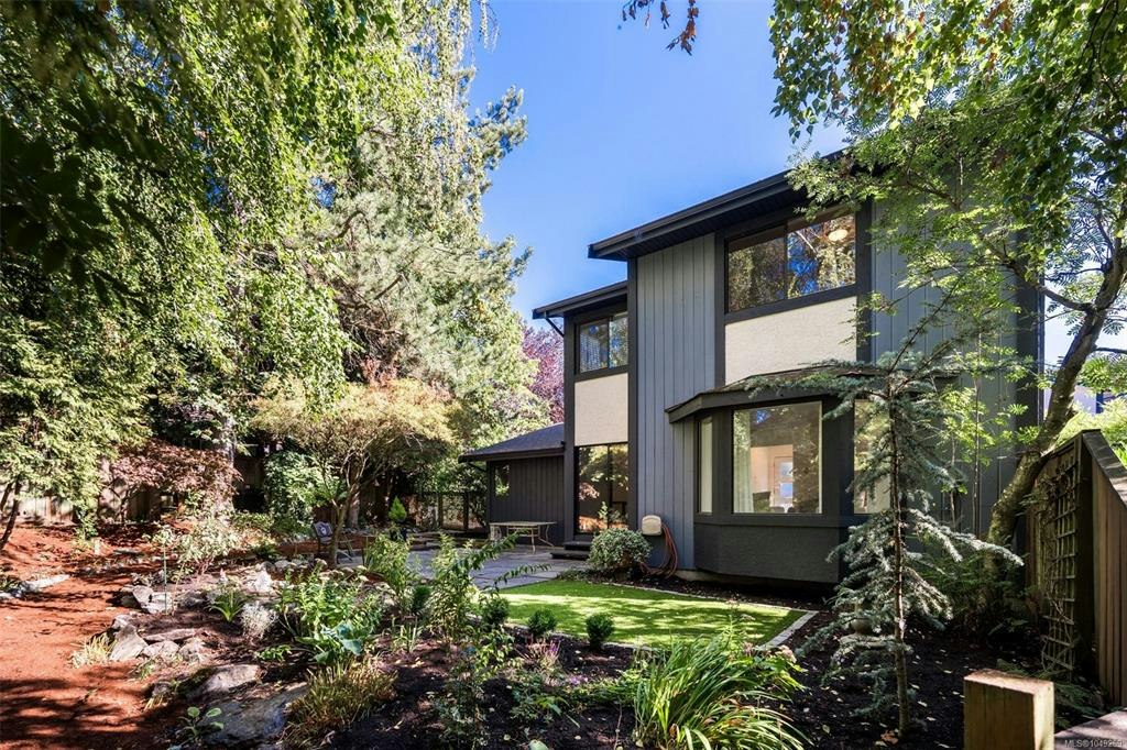 3-1096 Stoba Lane, Saanich, BC, V8X 2W5