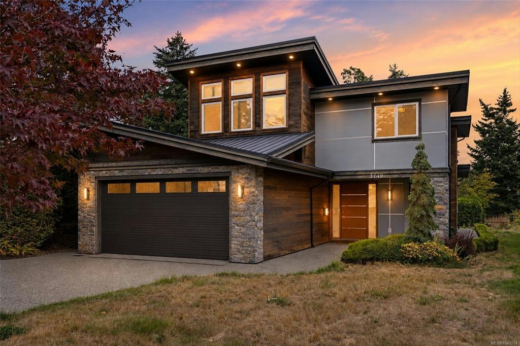 3749 Ascot Drive, Saanich, BC, V8P 3S2