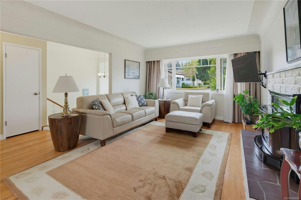 4260 Springridge Crescent - 3