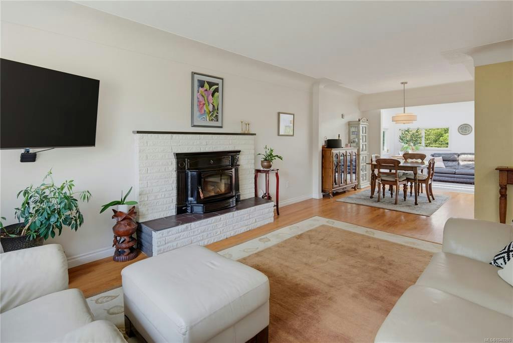 4260 Springridge Crescent - 4