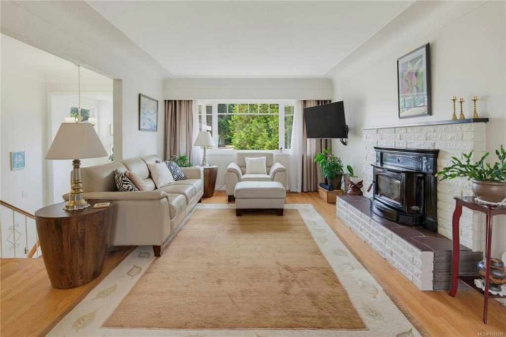 4260 Springridge Crescent - 2