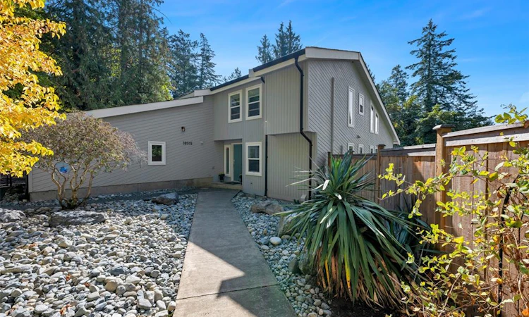 10915 Cedar Lane