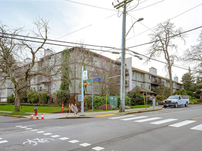 109-1655 Begbie Street - 2