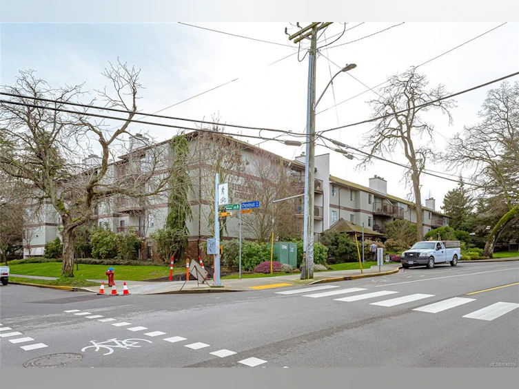 109-1655 Begbie Street, Victoria, BC, V8R 1L4 - 2