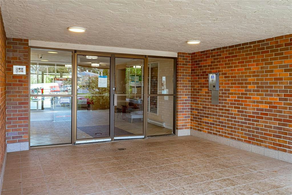 109-1655 Begbie Street - 4