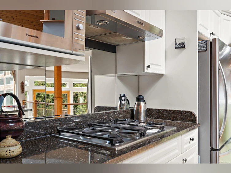 486 Bluff Way, Mayne Island, BC, V0N 2J2 - 11