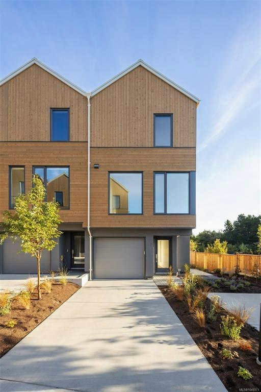 13-1520 Louise Place, Saanich, BC, V8P 2T8