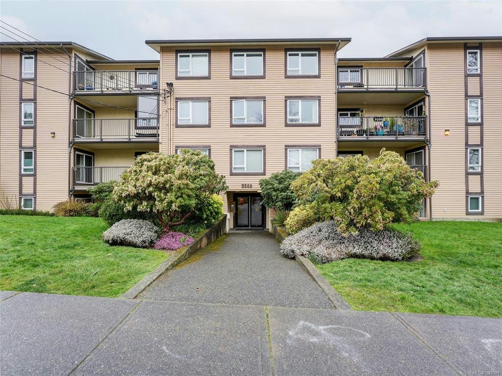 406-3258 Alder Street, Saanich, BC, V8X 1P3