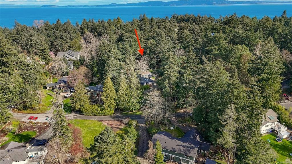 2660 E Macdonald Drive, Saanich, BC, V8N 1X9