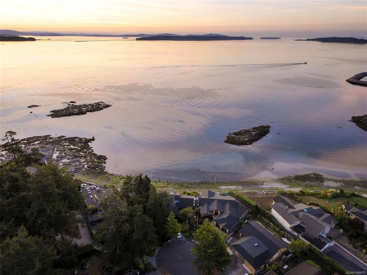10206 Surfside Place, Sidney, BC, V8L 3R5 - 45