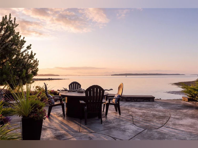 10206 Surfside Place, Sidney, BC, V8L 3R5 - 38