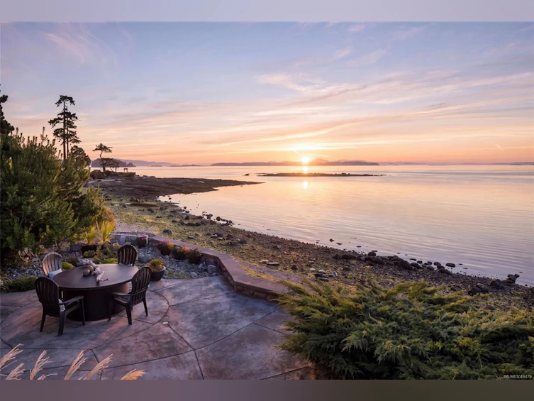 10206 Surfside Place, Sidney, BC, V8L 3R5 - 2