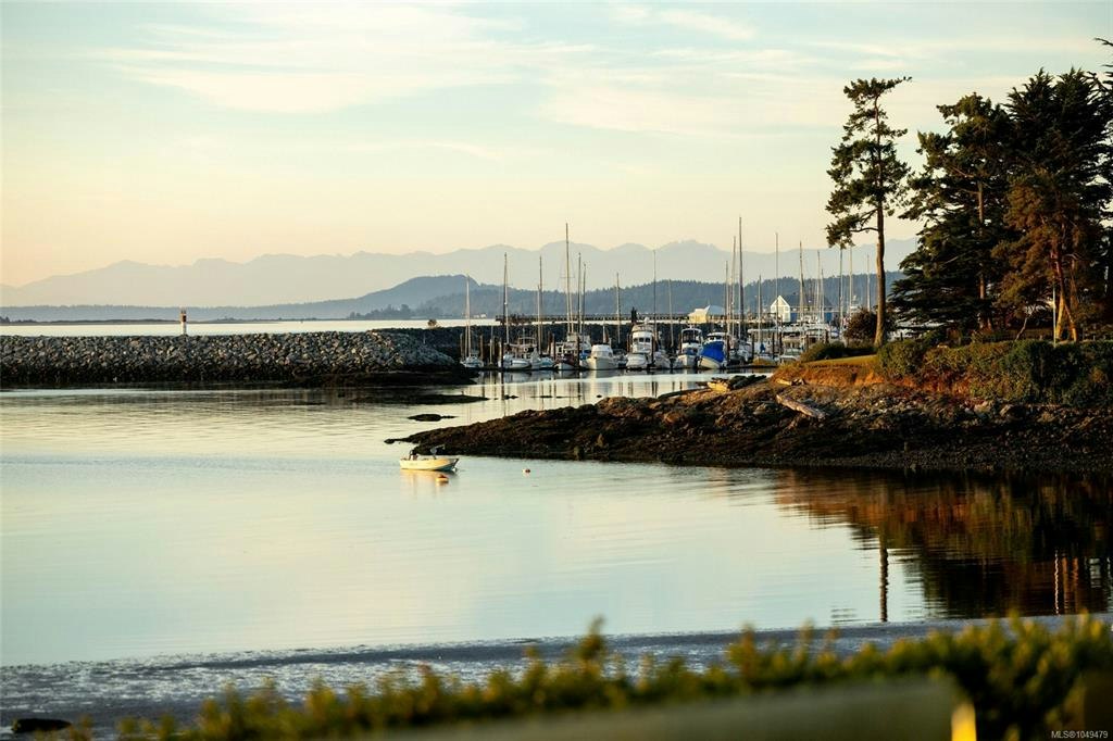10206 Surfside Place, Sidney, BC, V8L 3R5 - 44