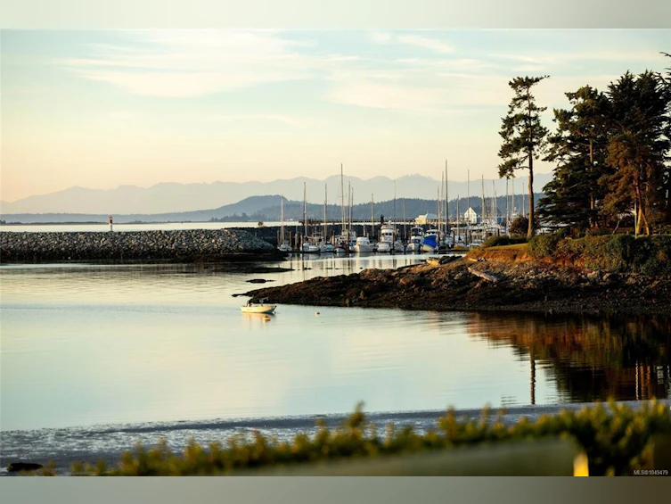 10206 Surfside Place, Sidney, BC, V8L 3R5 - 44