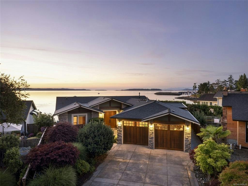 10206 Surfside Place, Sidney, BC, V8L 3R5