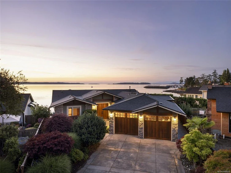 10206 Surfside Place, Sidney, BC, V8L 3R5