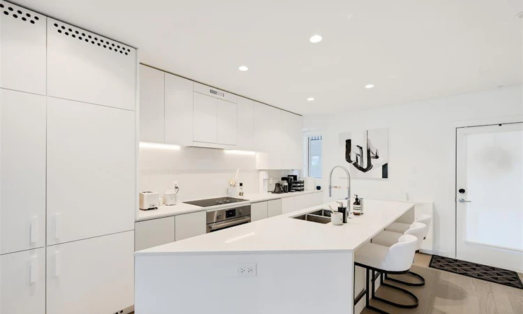 204-430 Parry Street