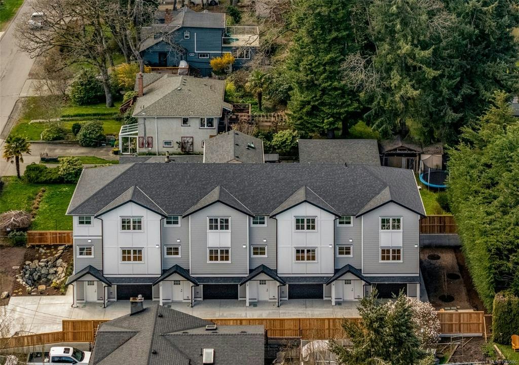 1-990 Mcbriar Avenue, Saanich, BC, V8X 3M3