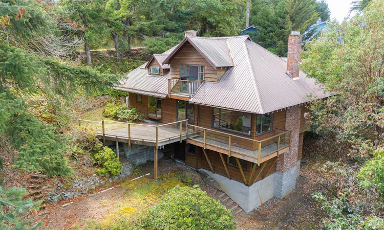 6697 Genoa Bay Road
