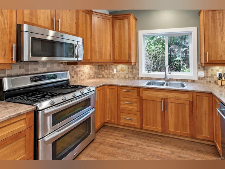 700 Ocean Park Drive, Tofino, BC, V0R 2Z0 - 6
