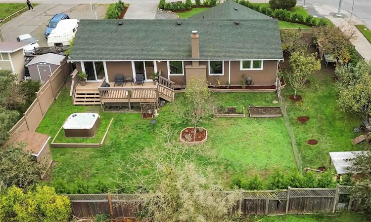 6756 Central Saanich Road