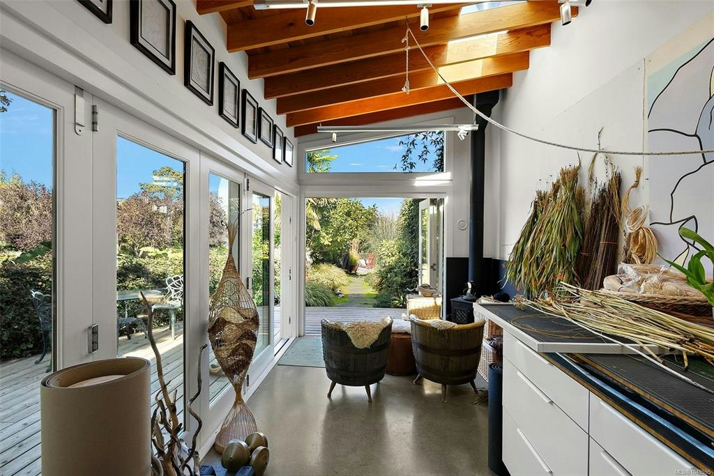 485 SW Head Street, Esquimalt, BC, V9A 5S1