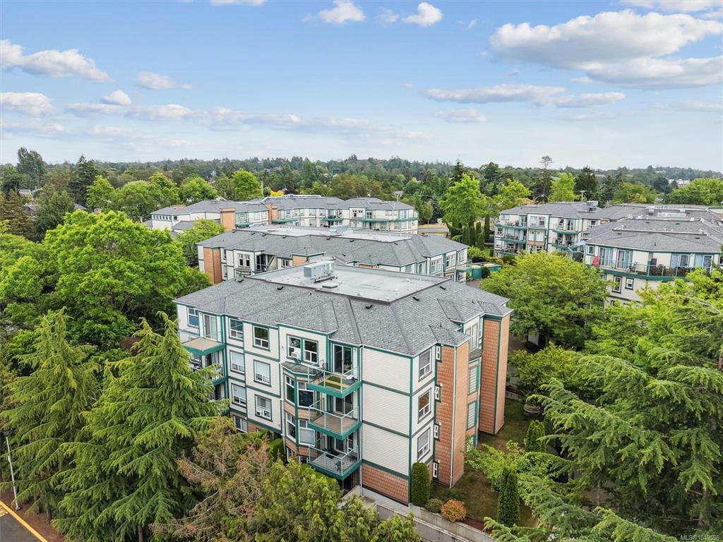 112-894 Vernon Avenue, Saanich, BC, V8X 2W6