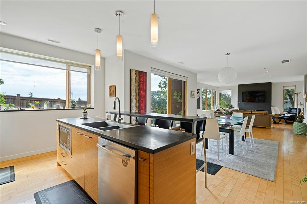 810 Rainbow Ridge Lane, Saanich, BC, V8X 0A6 - 18