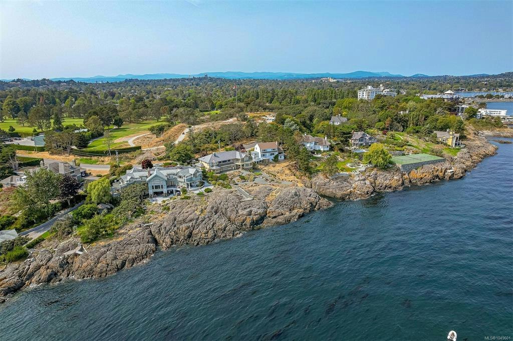 987 Beach Drive, Oak Bay, BC, V8S 2N2