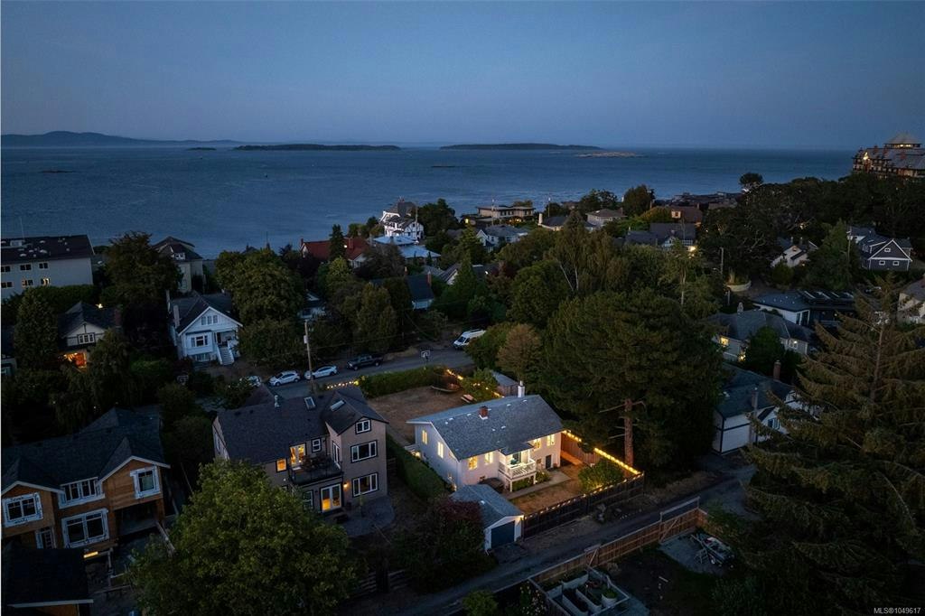 1050 Deal Street, Oak Bay, BC, V8S 5G5