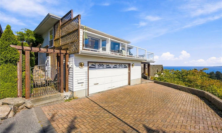 3665 Glen Oaks Drive