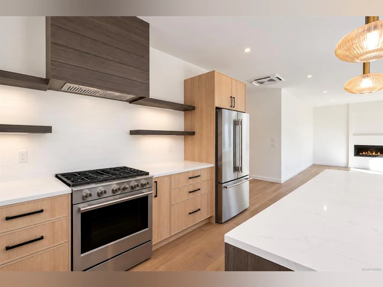 535 Gibson Street, Tofino, BC, V0R 2Z0 - 5