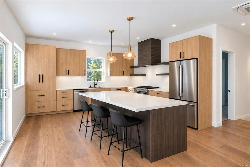 535 Gibson Street - 3