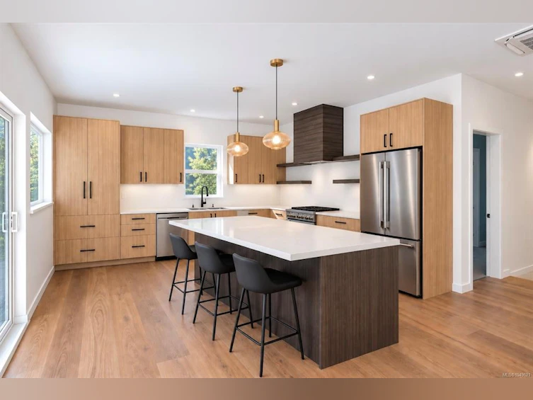535 Gibson Street, Tofino, BC, V0R 2Z0 - 3